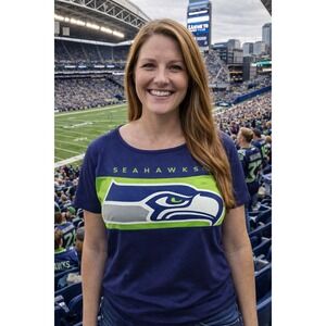 NFL Team Apparel Seattle Seahawks Womens Large‎ T-Shirt Football Graphic Tee